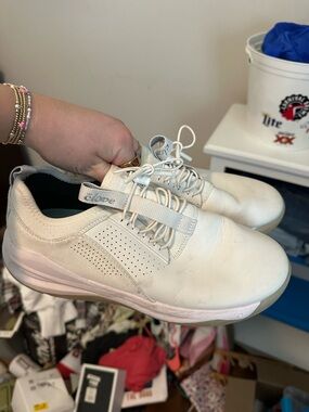 Clove nurse sneakers